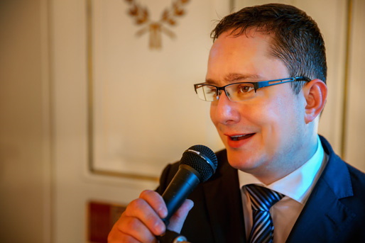 Alleinunterhalter für Firmenevents Alleinunterhalter für Firmenevents